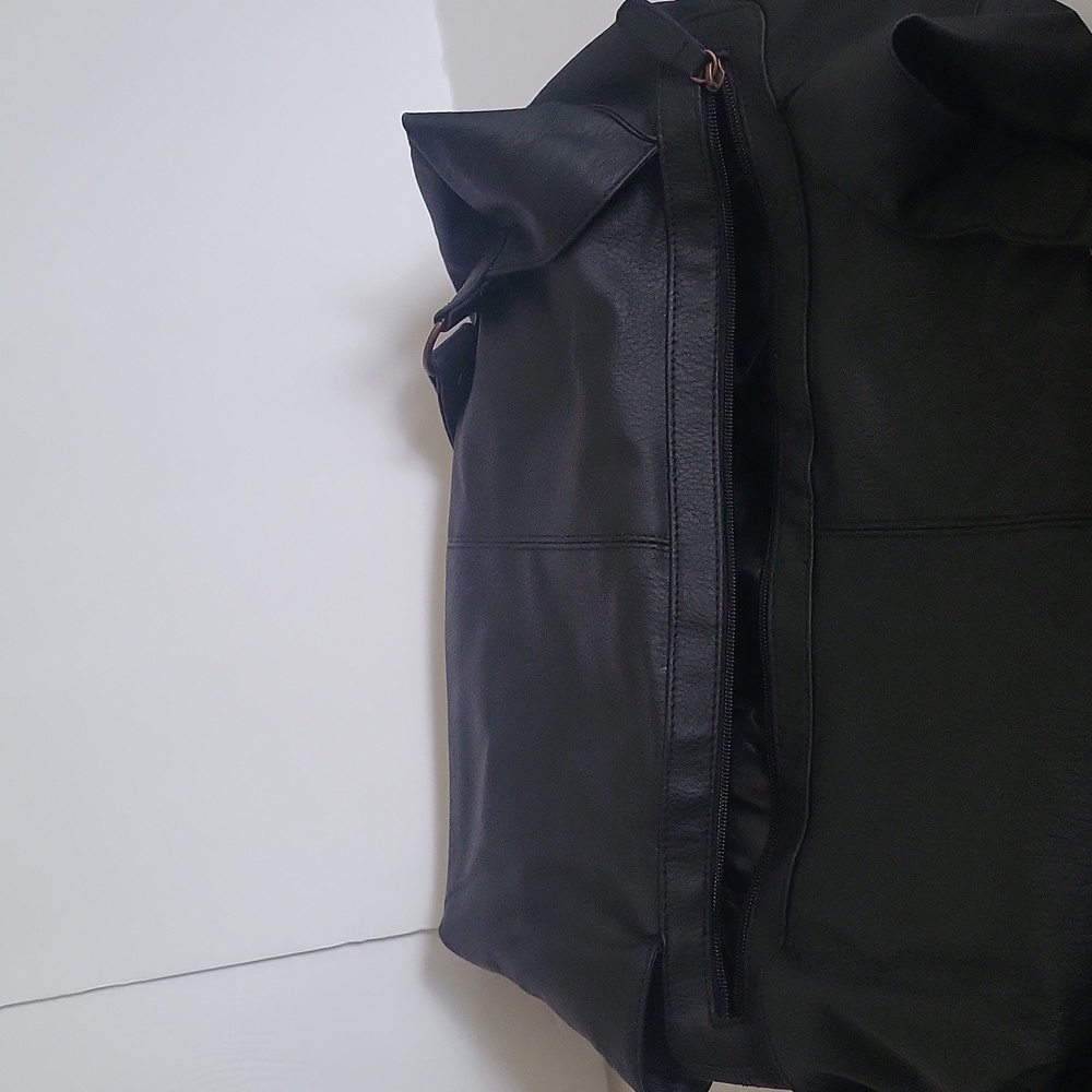 NWOT Maurices Black Vegan Pebble Leather Hobo/Backpack - Picture 8 of 8